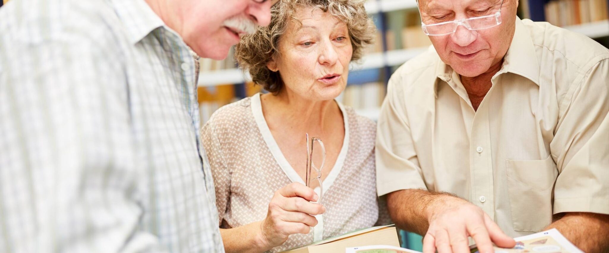seniors reading and learning in retirement